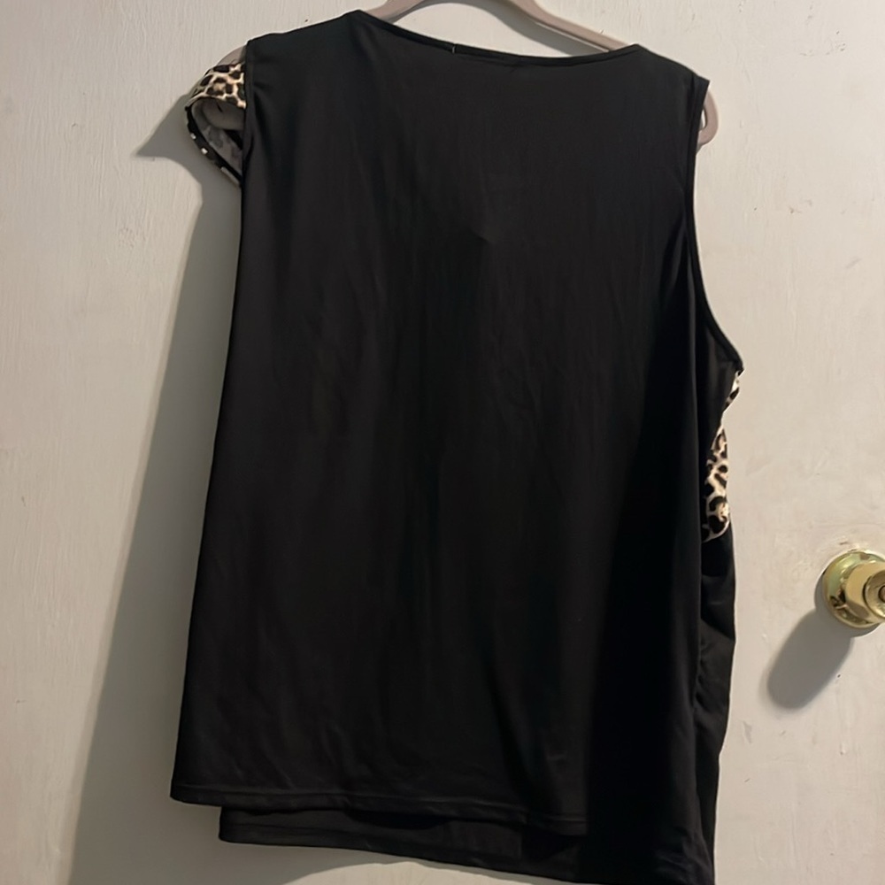 Haptics Holly happer Black and Tan‎ Asymmetrical Tank Top - Picture 3 of 4